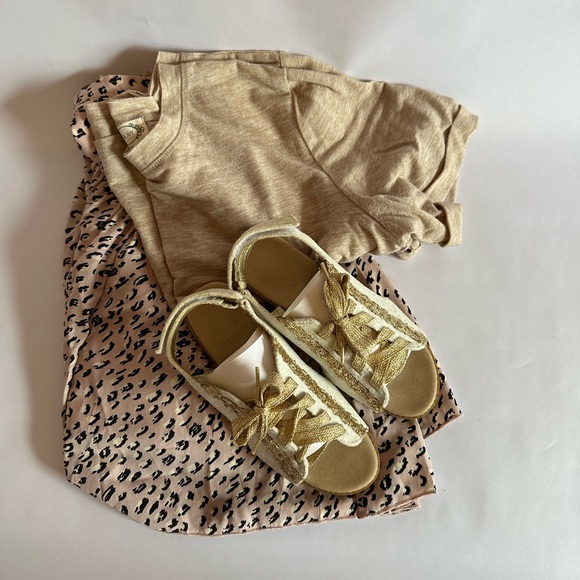 Joyfolie Tessa lace up sandals with Gold accents Size Y4 - Picture 14 of 15